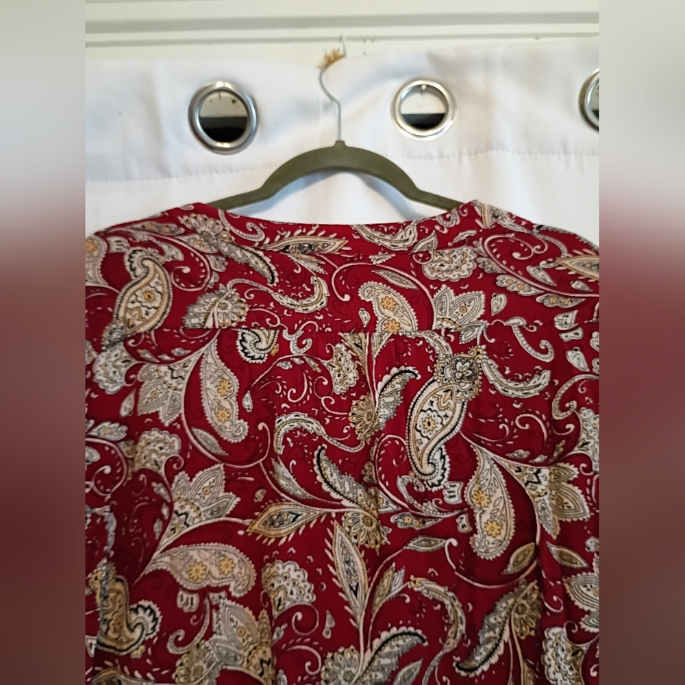 Monday Fun Size 2x Chic Paisley Print Blouse in Rich Red/Burgundy. - Picture 8 of 9